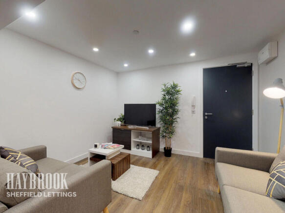 2 bed Apartment to rent Image 10