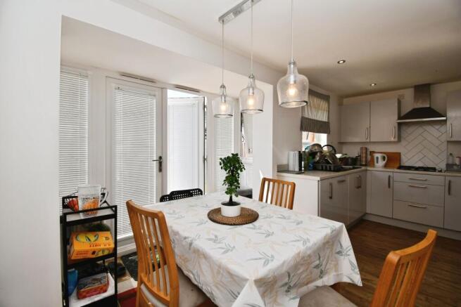 Kitchen / dining room