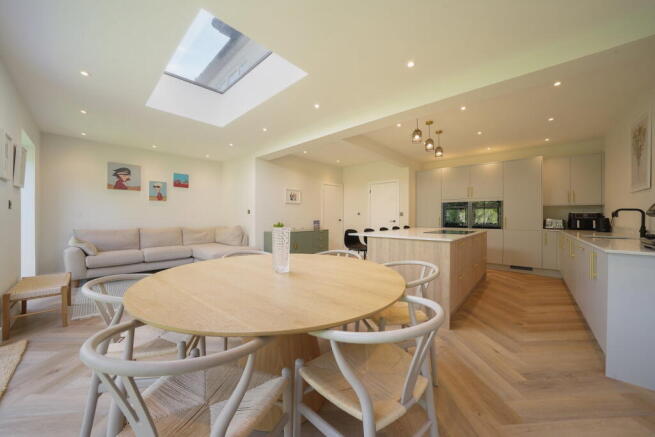 4 bed Semi-Detached for sale Image 9