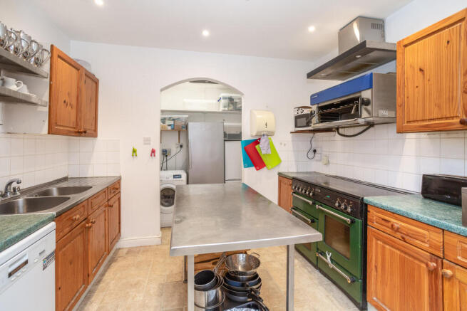 8 bed Terraced for sale Image 9
