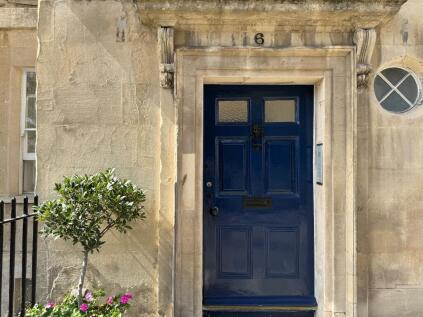 Queens Parade, Bath