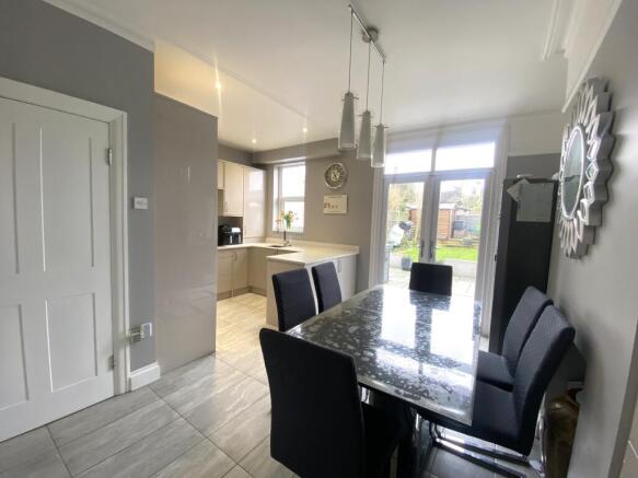 kitchen/dining area