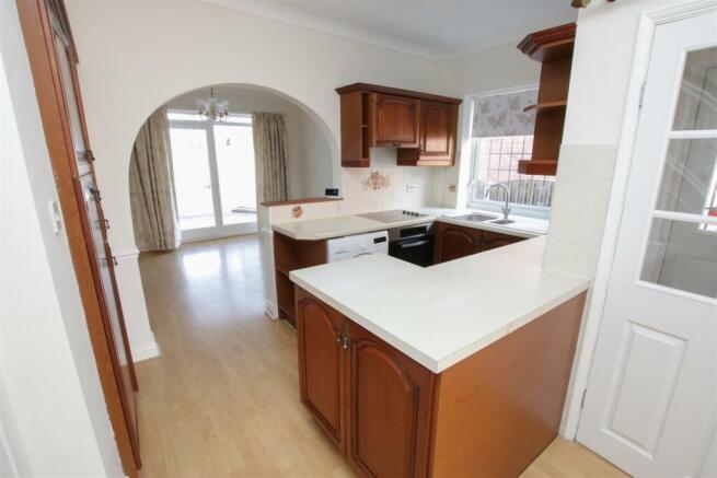 FITTED KITCHEN