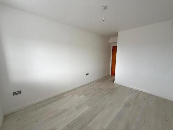 2 bed Apartment for sale Image 11