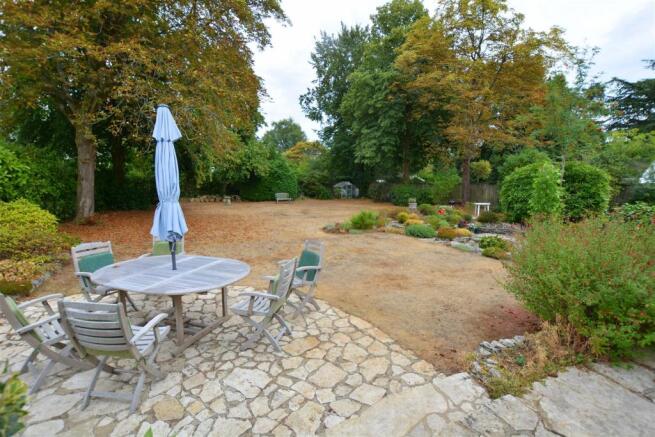 Rear garden new 3.JPG