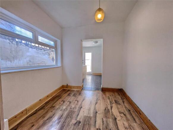 2 bed Terraced to rent Image 4