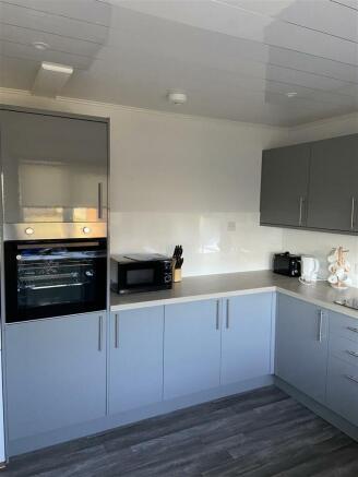 kitchen 2.JPG