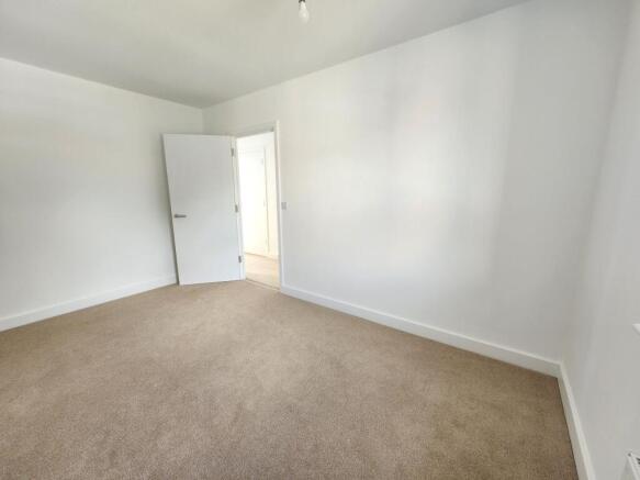 3 bed Semi-Detached to rent Image 8