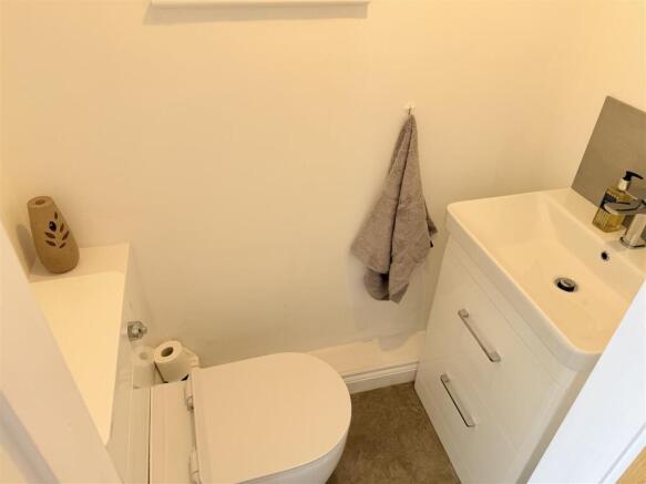 4 bed Semi-Detached for sale Image 10