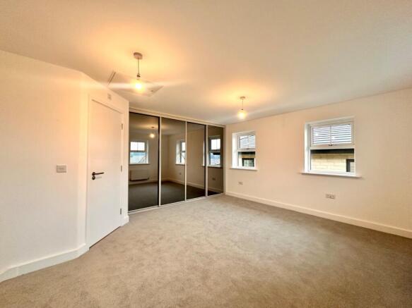 2 bed Semi-Detached to rent Image 8