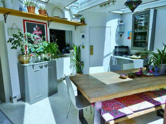 DINING ROOM: