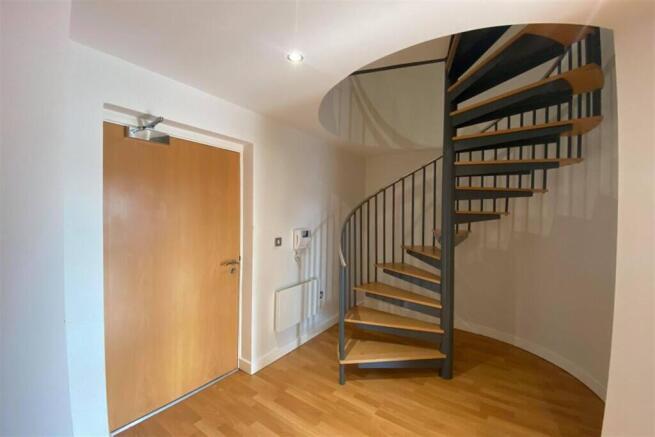 2 bed Apartment to rent Image 10