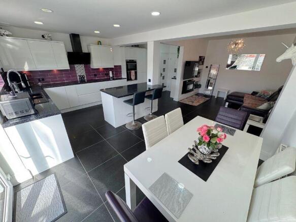 Family Dining Kitchen 