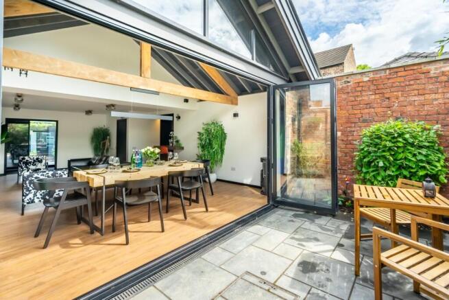 4 bed Town House for sale Image 12