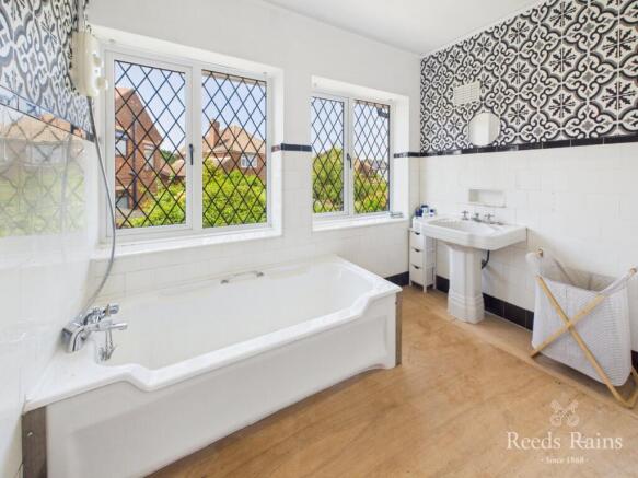 4 bed Detached for sale Image 6