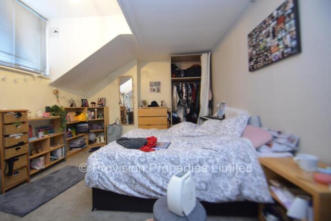 6 bed Terraced to rent Image 6