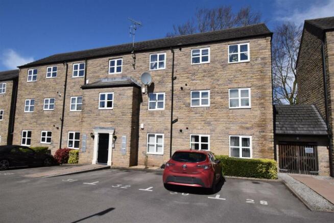 SPINNAKER CLOSE