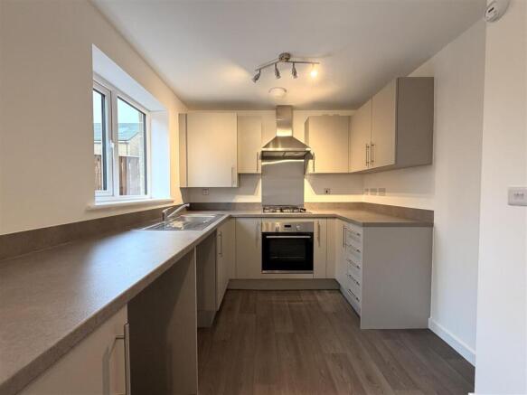 3 bed Semi-Detached to rent Image 6