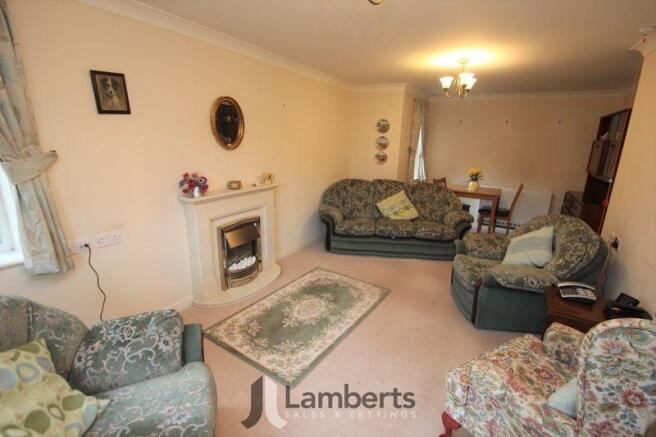 Lounge/Dining Room