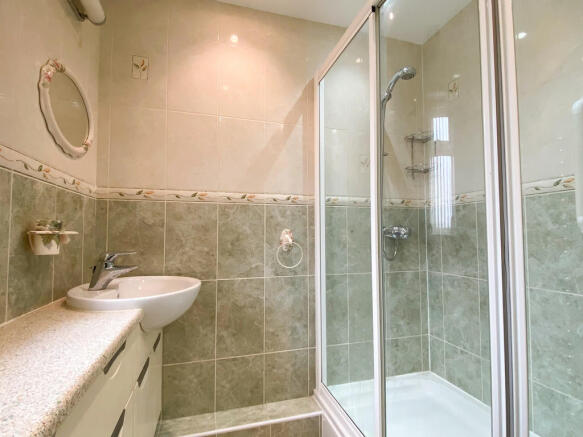 Double Shower Cub...