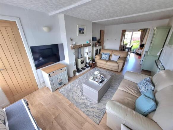 Sitting room 1.jpg