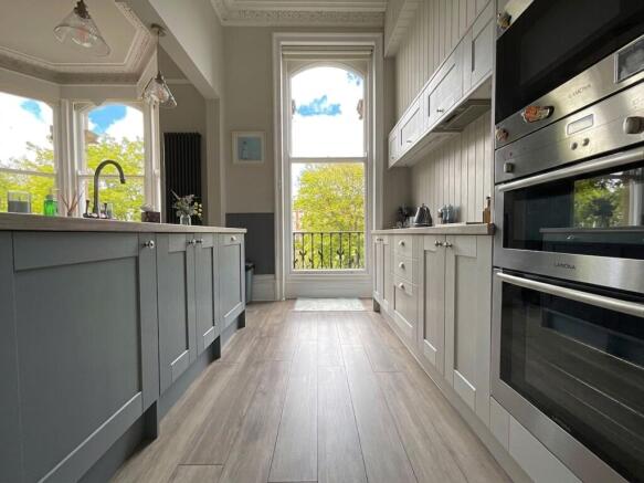 2 bed Flat for sale Image 10
