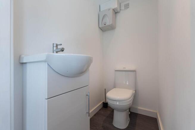 5 bed Detached for sale Image 10