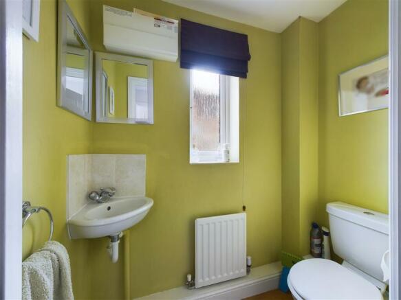 GUEST CLOAKROOM