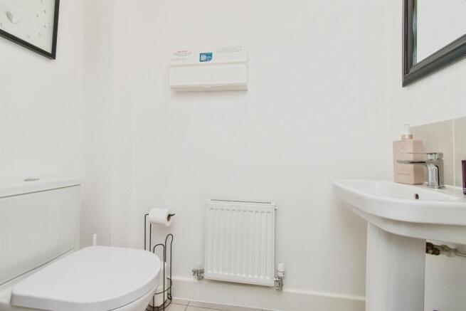4 bed Semi-Detached for sale Image 8