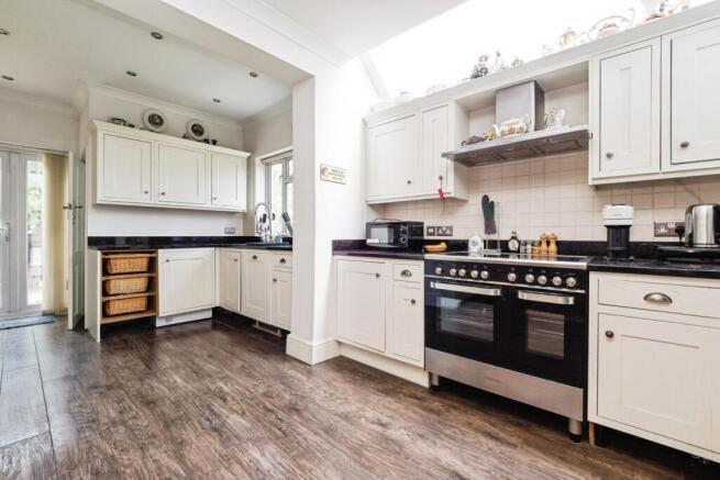 Gales Way, WOODFORD GREEN, Essex, IG8 photo 4