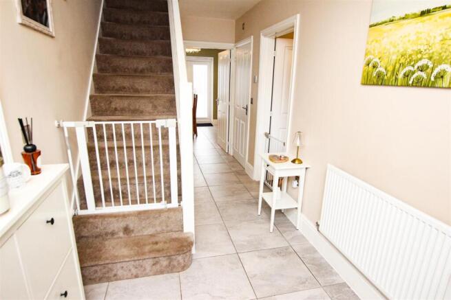 5 bed Detached for sale Image 8
