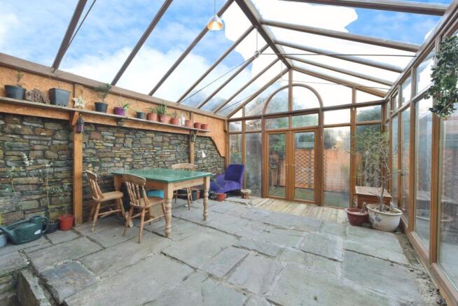 5 bed Semi-Detached for sale Image 9