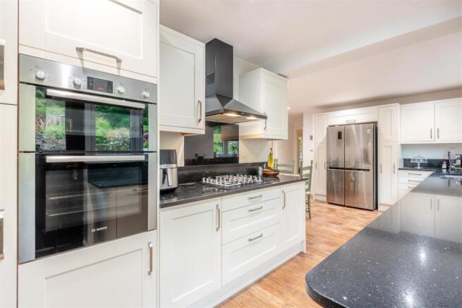 8690087-interior10.jpg