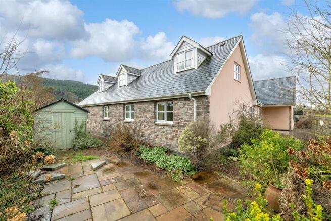 0616FieldHouse,4Cwrt-y-Gaer,-06.jpg