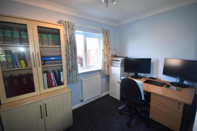 4 bed Detached for sale Image 12