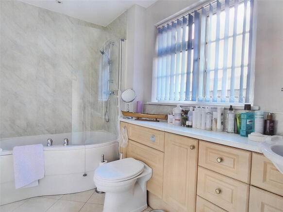 4 bed Detached for sale Image 7