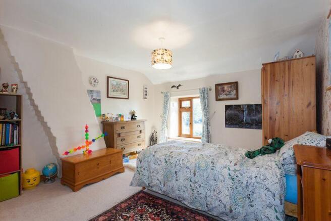 BEDROOM 2