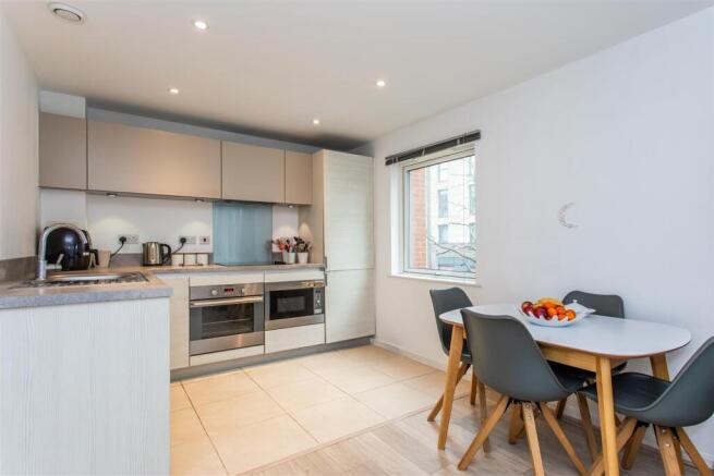 Kitchen/dining space