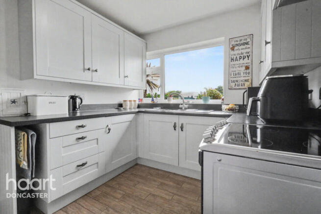 3 bed Semi-Detached for sale Image 12