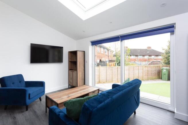 1 bed House Share to rent Image 4