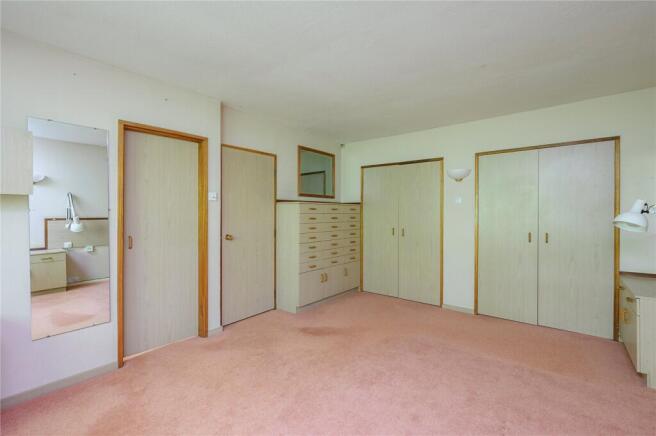 4 bed Bungalow for sale Image 11