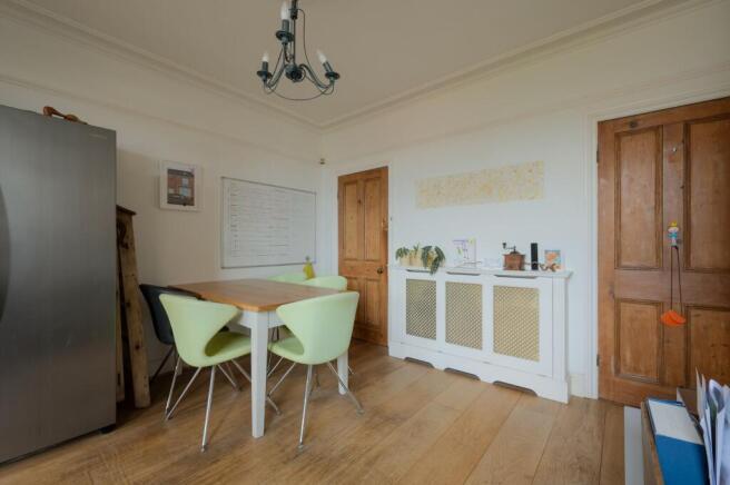 KITCHEN, DINER AND LOUNGE