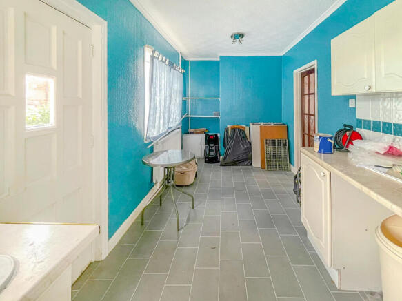 3 bed Semi-Detached for sale Image 6