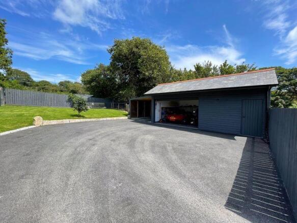 Garage / Workshop