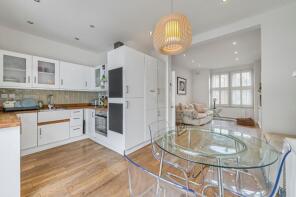 76, Lydden Grove, London SW18 4LN