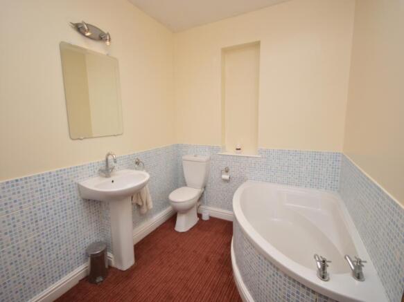 Family Bathroom / WC