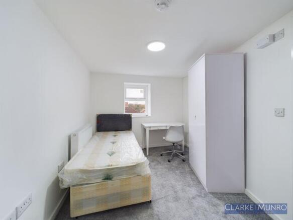 2 bed Apartment to rent Image 11