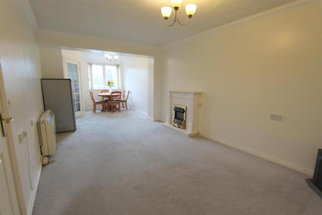 12 hampton lodge lounge 2 new.JPG