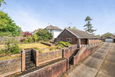 Canterbury Road, Kennington, Ashford TN24 9QH