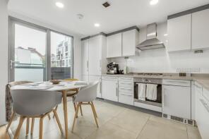 35, Peacock Place, London N1 1YG